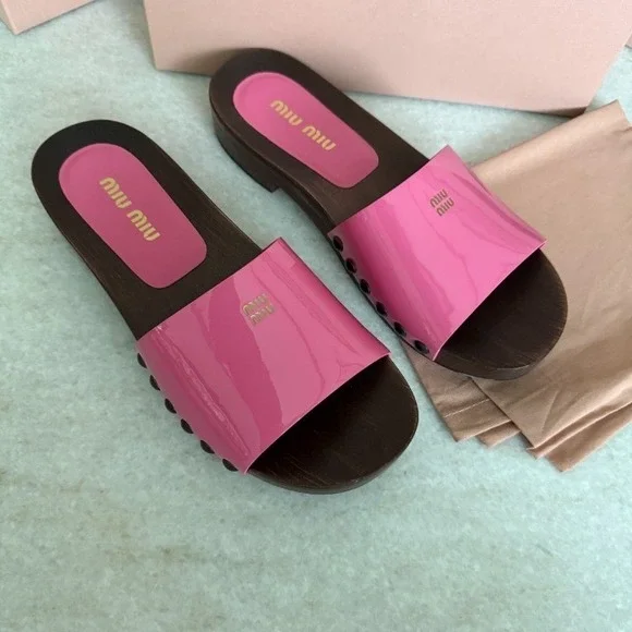 MIU MIU 5Z425E Fuschia Pink Patent Leather Wooden Clogs Sandals sz 41